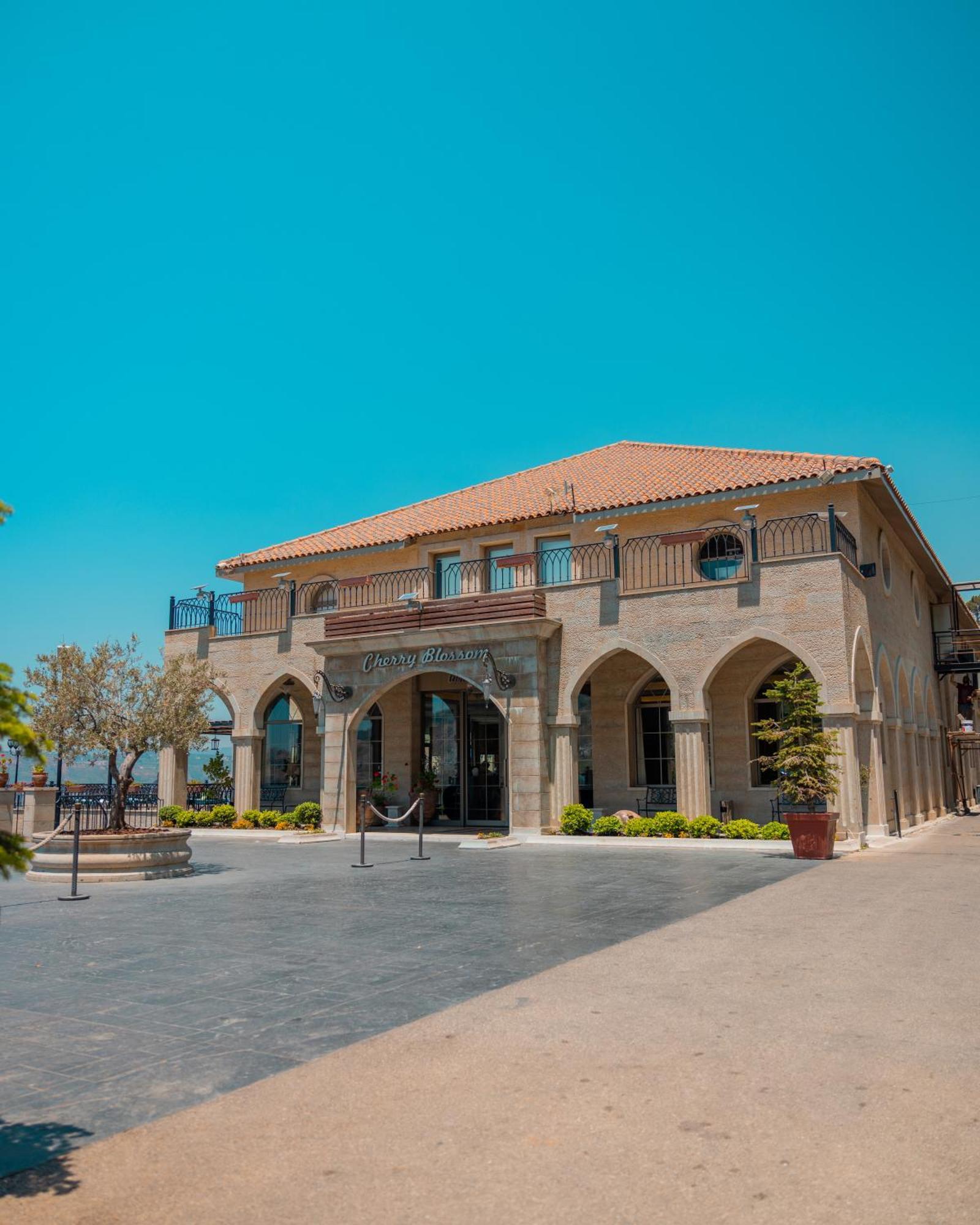 Cherry Blossom Boutique Hotel Bḩamdūn Exterior foto